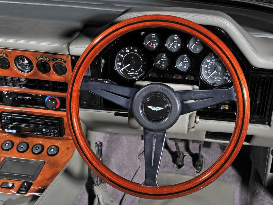 Панель приборов Aston Martin V8 Volante Zagato 1988 года  (UK) (фото 15 из 20)
